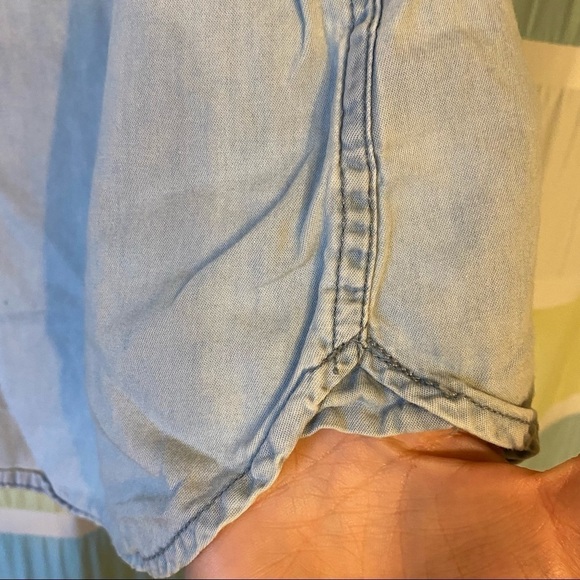 GAP Distressed Chambray Jean Shirt Sz XS - Picture 6 of 9